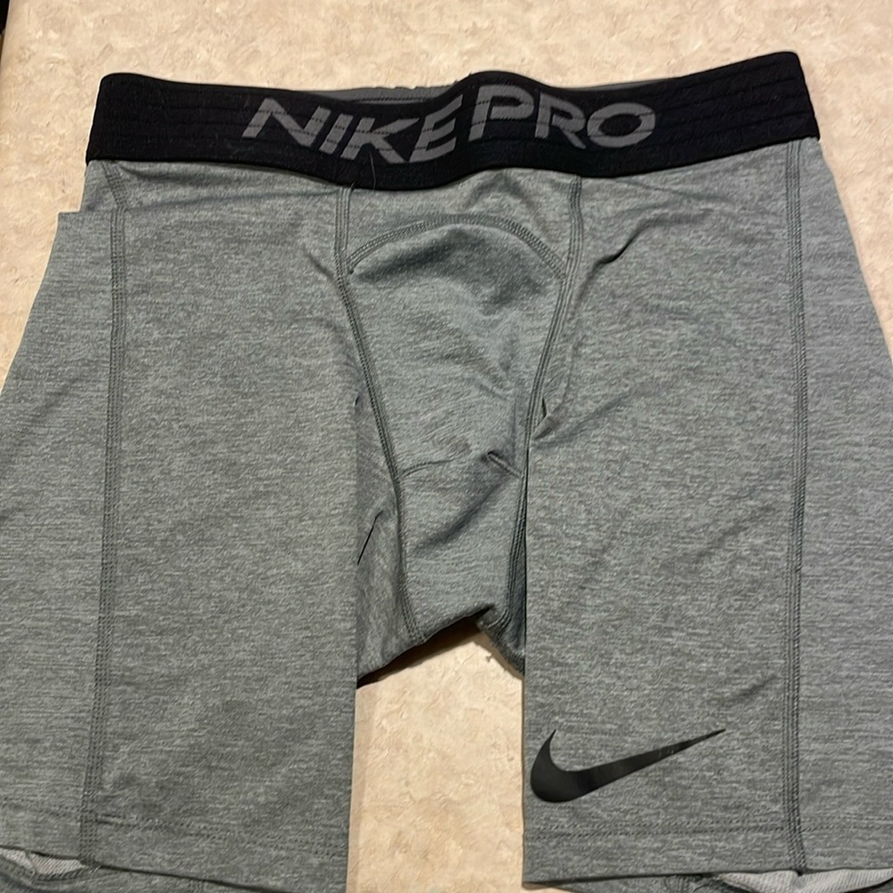 Light gray Nike dri fit size small. Discount on multiple just message
